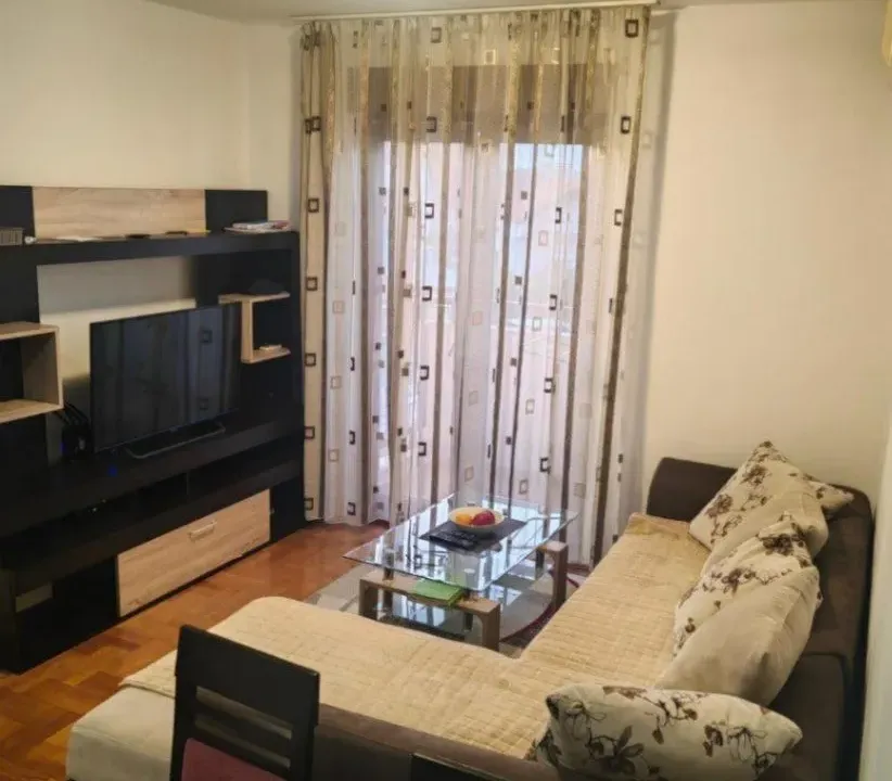 Izdavanje, jednosoban stan, 41m², Stari Aerodrom, Podgorica