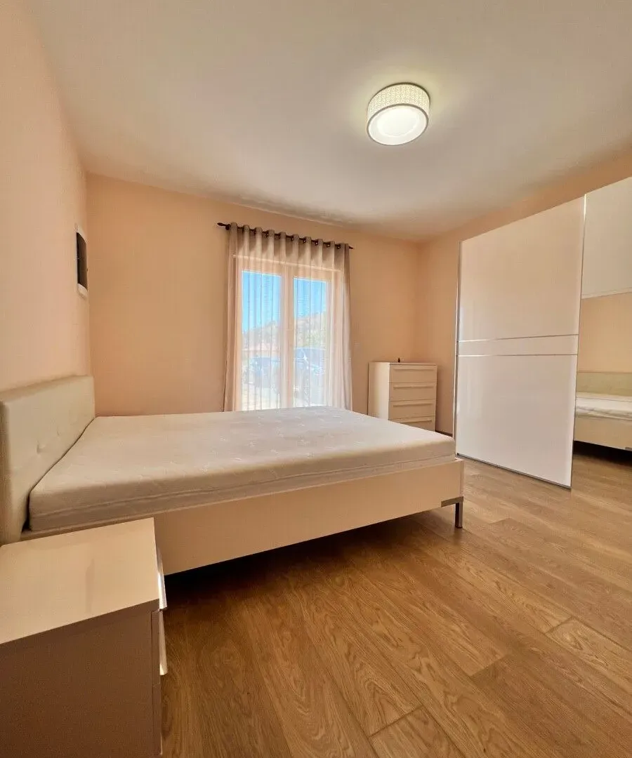 Prodaja, kuća, 200m², Rogami, Podgorica