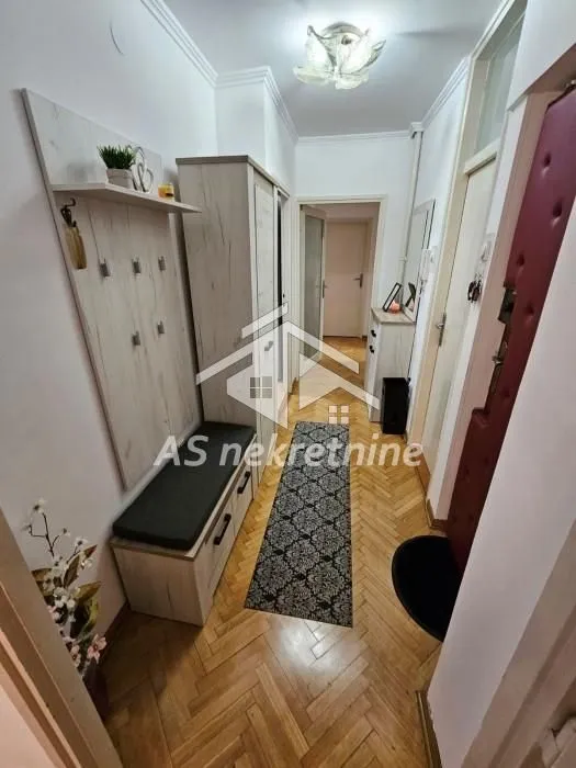 Izdavanje, trosoban stan, 85m², Slavija, Vračar Sve Podlokacije