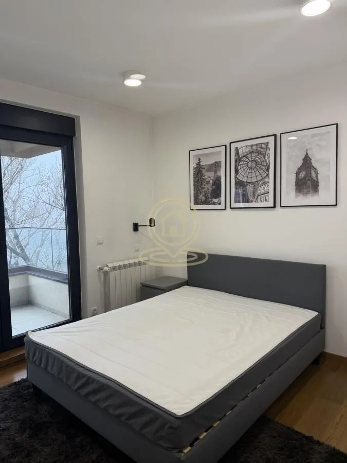 Rent, four bedroom apartment, 99m², Crveni Krst, Beograd