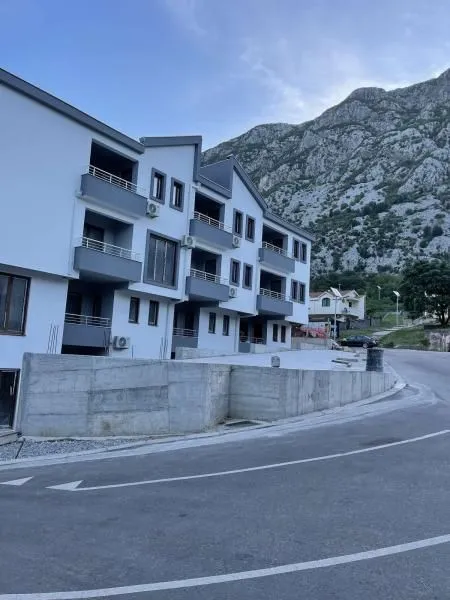 Sale, three bedroom apartment, 98m², Dobrota, Kotor