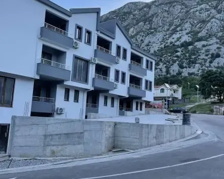 Prodaja, trosoban stan, 98m², Dobrota, Kotor