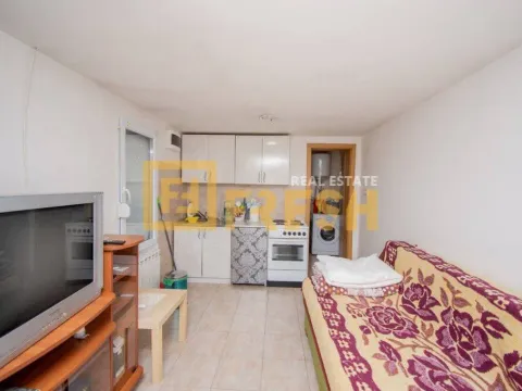 Sale, house, 350m², Tološi, Podgorica - image 20