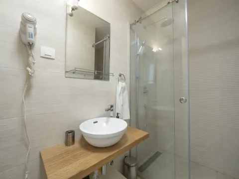 Izdavanje, dvosoban stan, 90m², Budva, Crna Gora - image 16