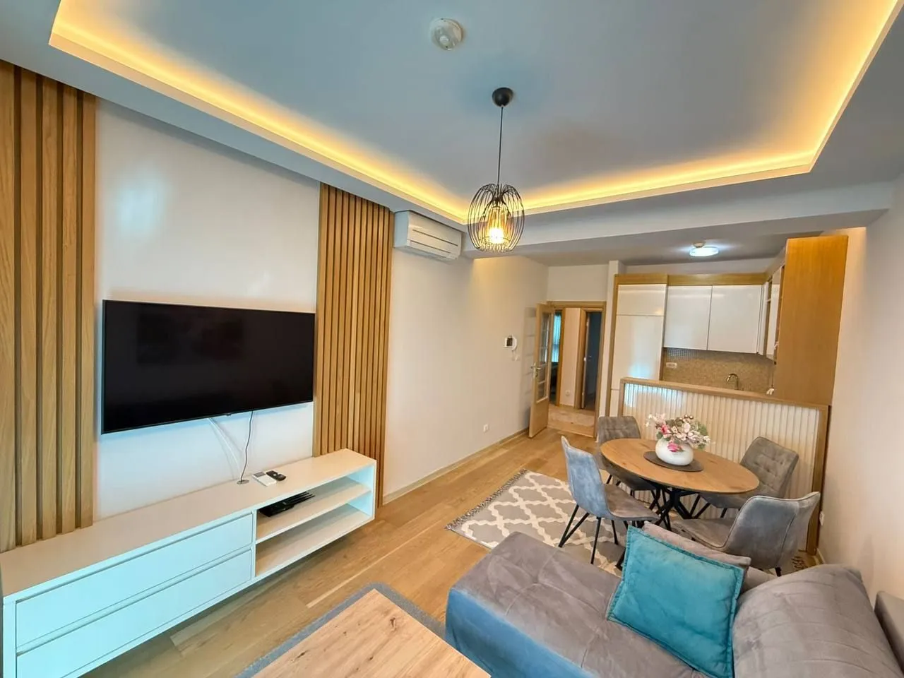 Izdavanje, dvosoban stan, 61m², Pržno, Budva