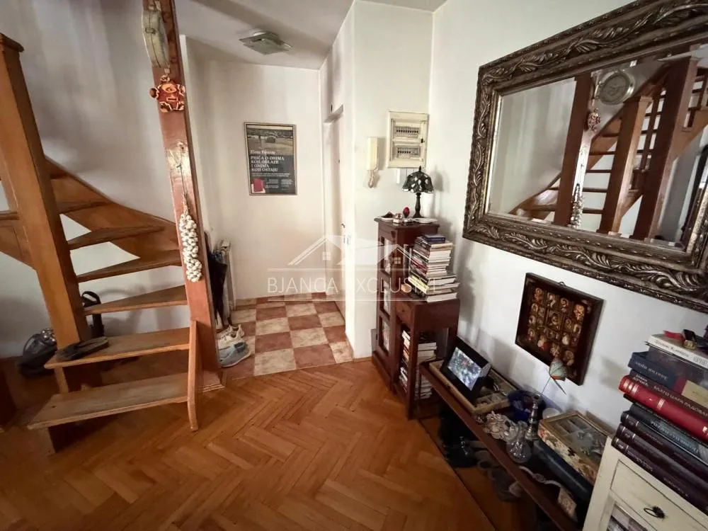 Prodaja, četvorosoban stan, 111m², Stari Grad, Beograd