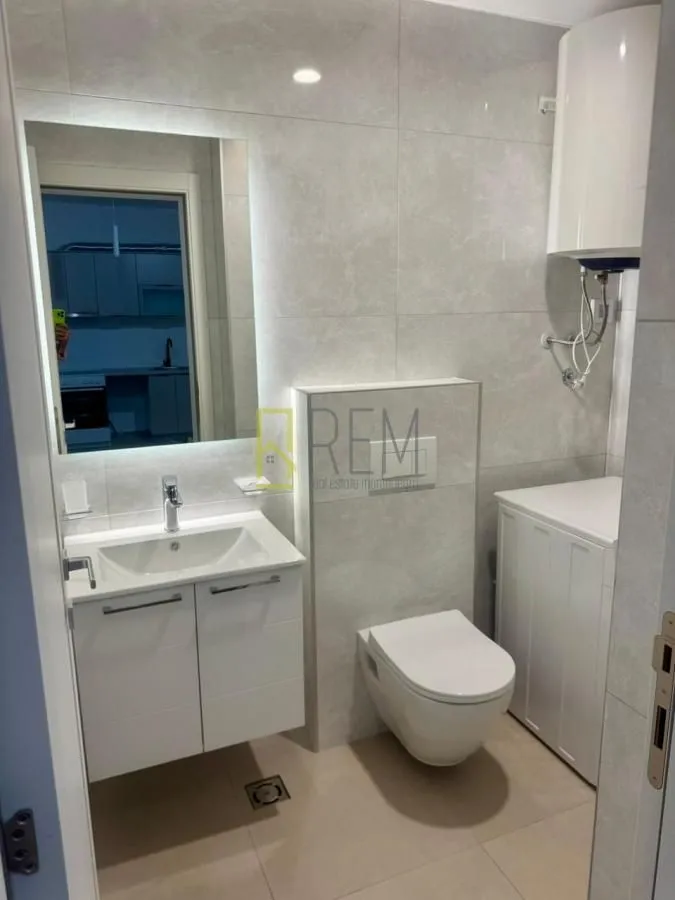 Izdavanje, jednosoban stan, 43m², Stari Aerodrom, Podgorica