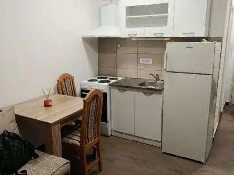 Izdavanje, garsonjera, 25m², Novi Sad, Srbija - image 3