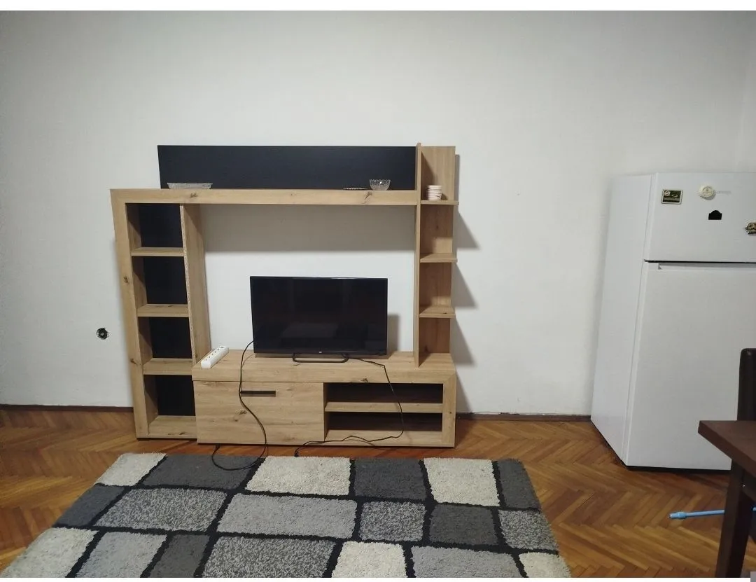 Izdavanje, jednosoban stan, 25m², Karaburma, Palilula Sve Podlokacije