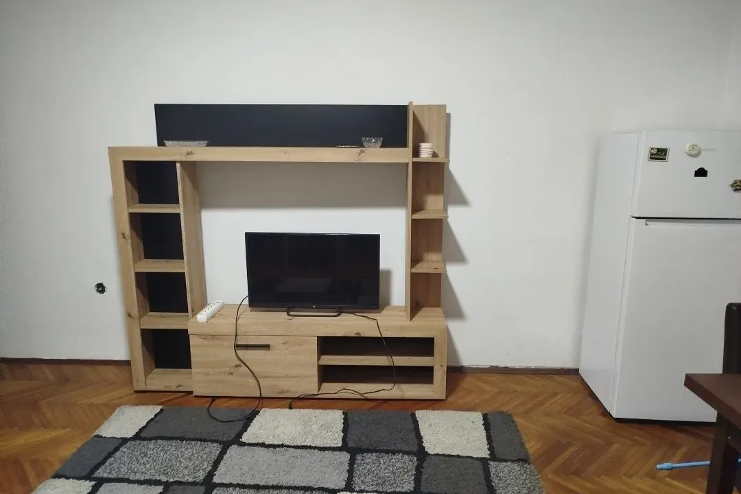 Izdavanje, jednosoban stan, 25m², Karaburma, Palilula Sve Podlokacije