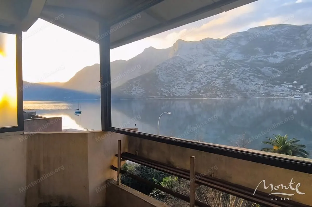 Sale, two bedroom apartment, 64m², Risan, Kotor