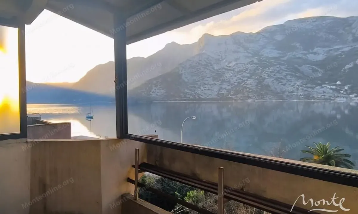 Prodaja, dvosoban stan, 64m², Risan, Kotor