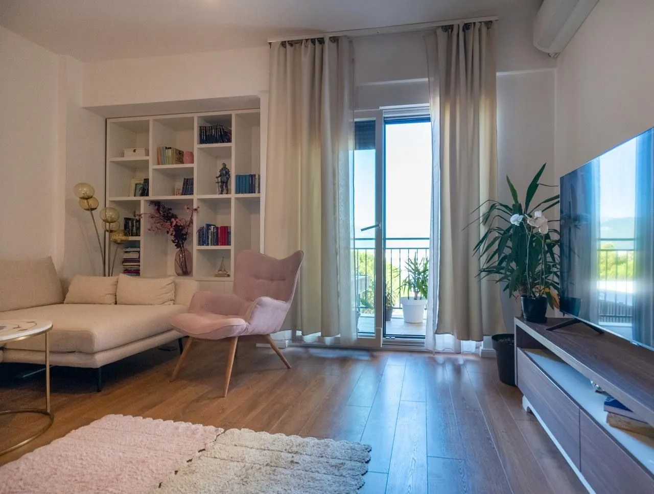 Izdavanje, jednosoban stan, 56m², Bijela, Herceg Novi
