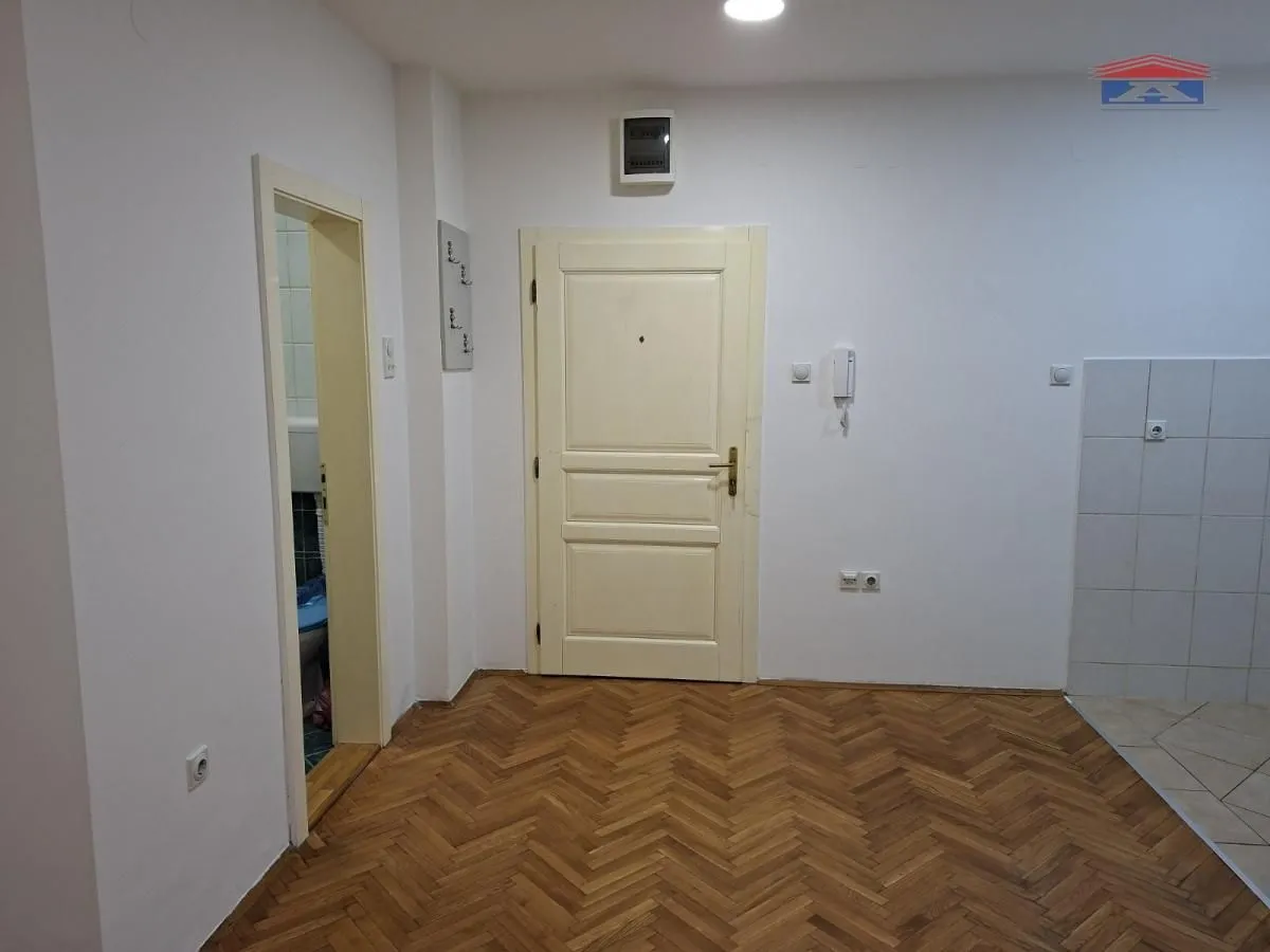 Izdavanje, garsonjera, 21m², Grbavica, Novi Sad Sve Podlokacije