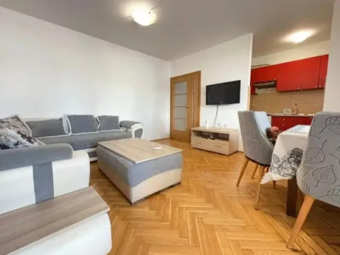Izdavanje, dvosoban stan, 70m², Blok 9, Podgorica - image 3
