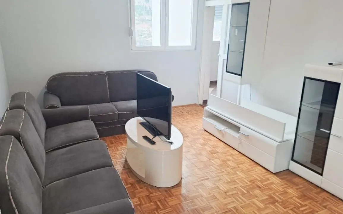 Izdavanje, jednosoban stan, 52m², Preko Morače, Podgorica