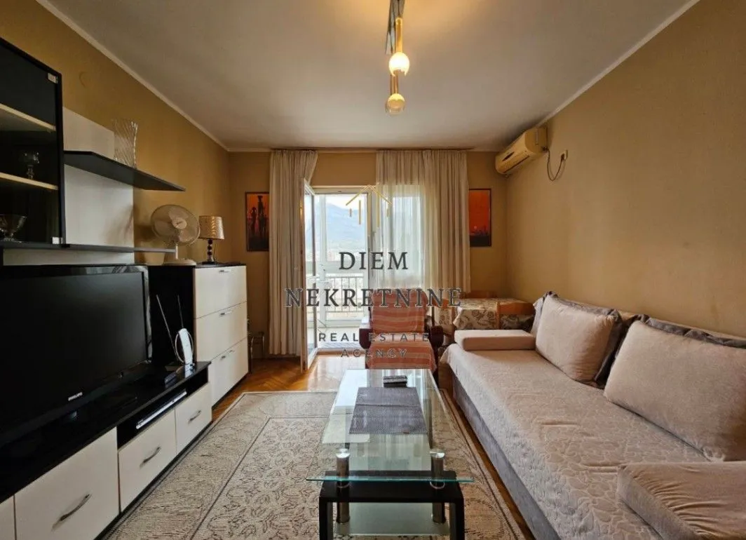 Izdavanje, garsonjera, 35m², Centar, Bar