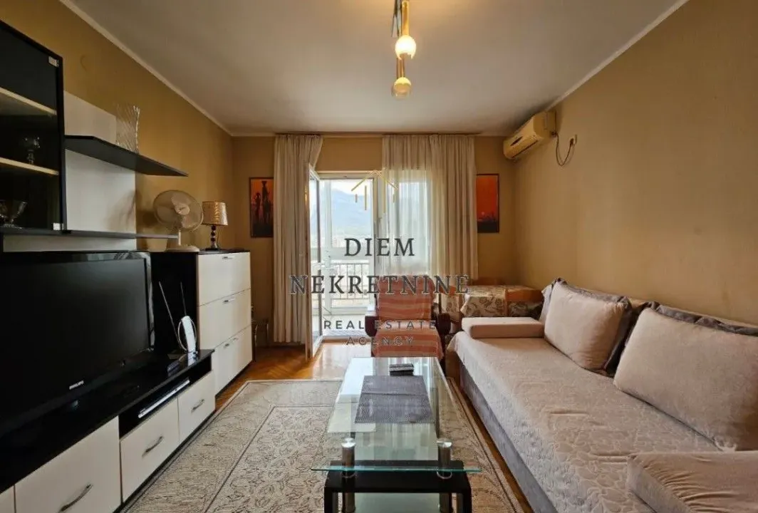 Izdavanje, garsonjera, 35m², Centar, Bar