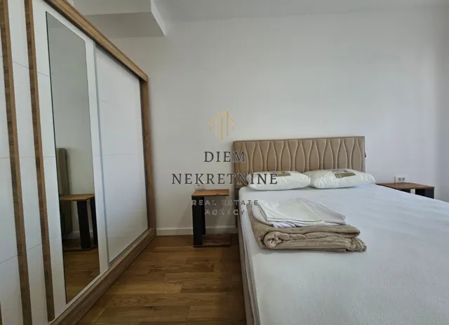 Izdavanje, jednosoban stan, 70m², Centar, Bar