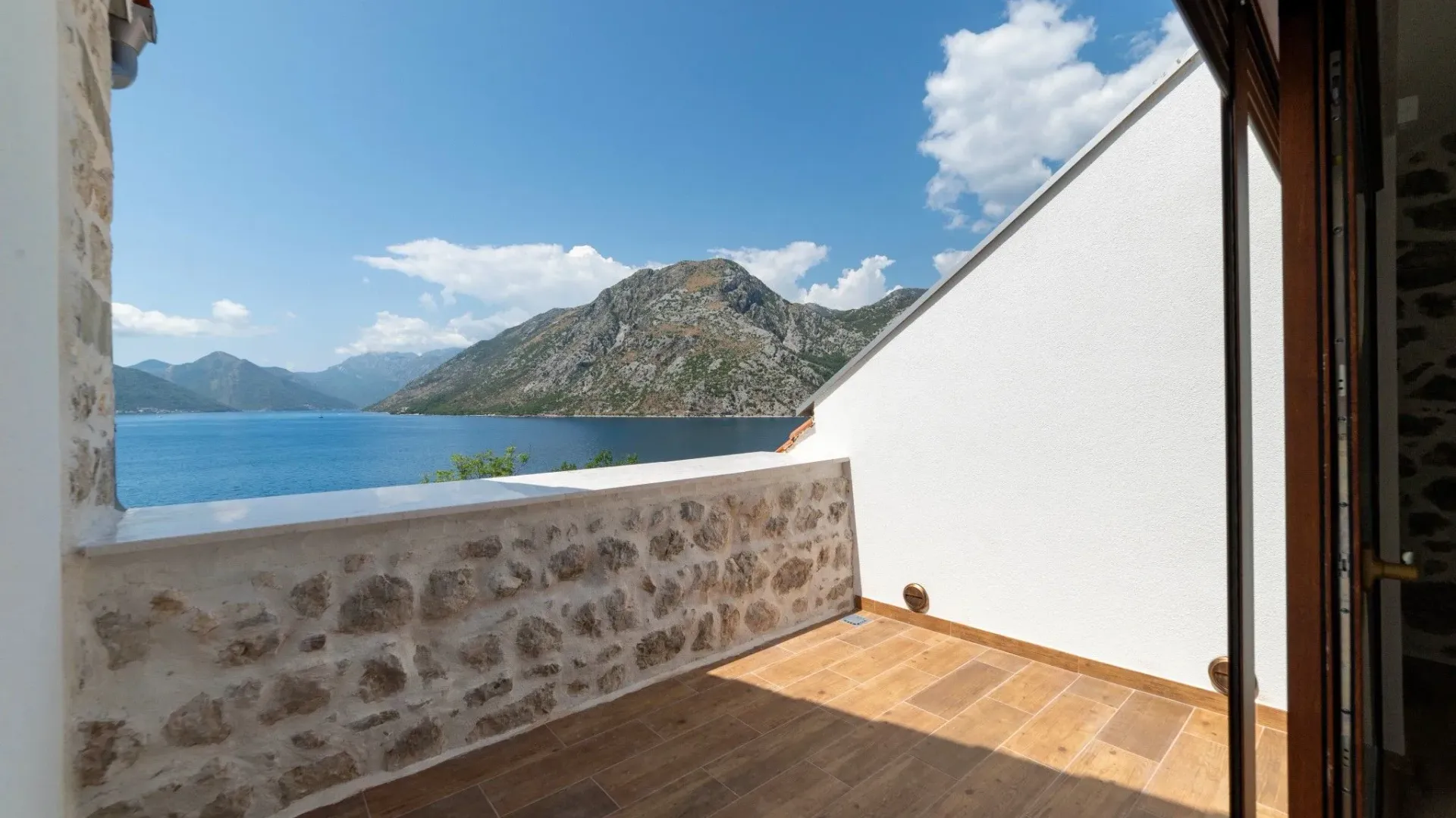 Rent, house, 150m², Orahovac, Kotor
