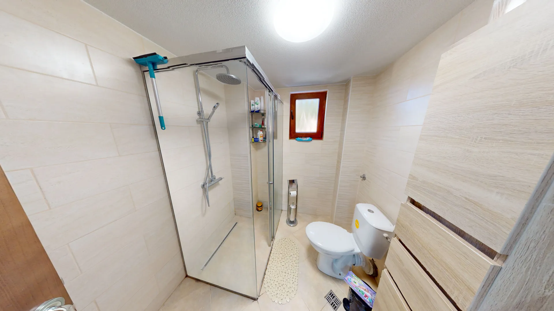 Izdavanje, kuća, 212m², Kavač, Kotor