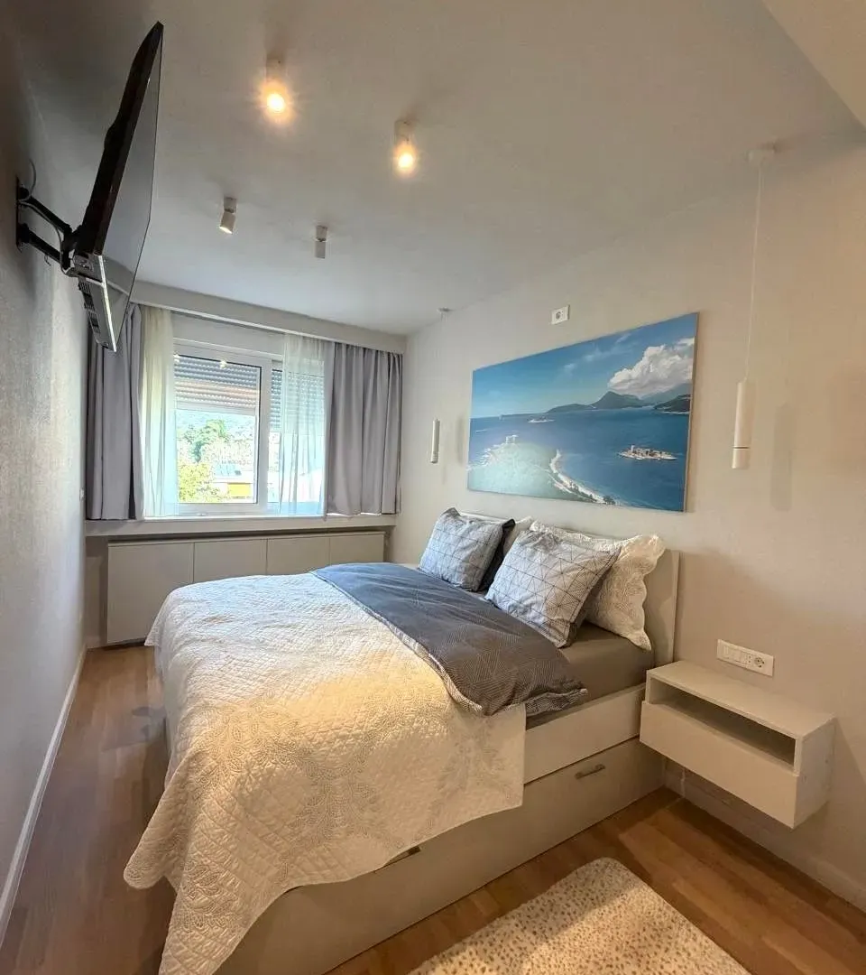 Izdavanje, jednosoban stan, 45m², Centar, Tivat
