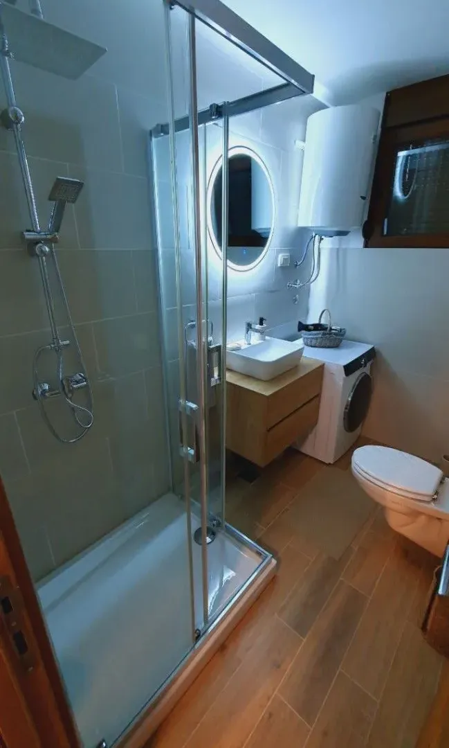 Izdavanje, jednosoban stan, 52m2, Centar, Cetinje