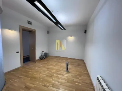 Izdavanje, poslovni prostor, 360m², Centar, Novi Sad - image 11