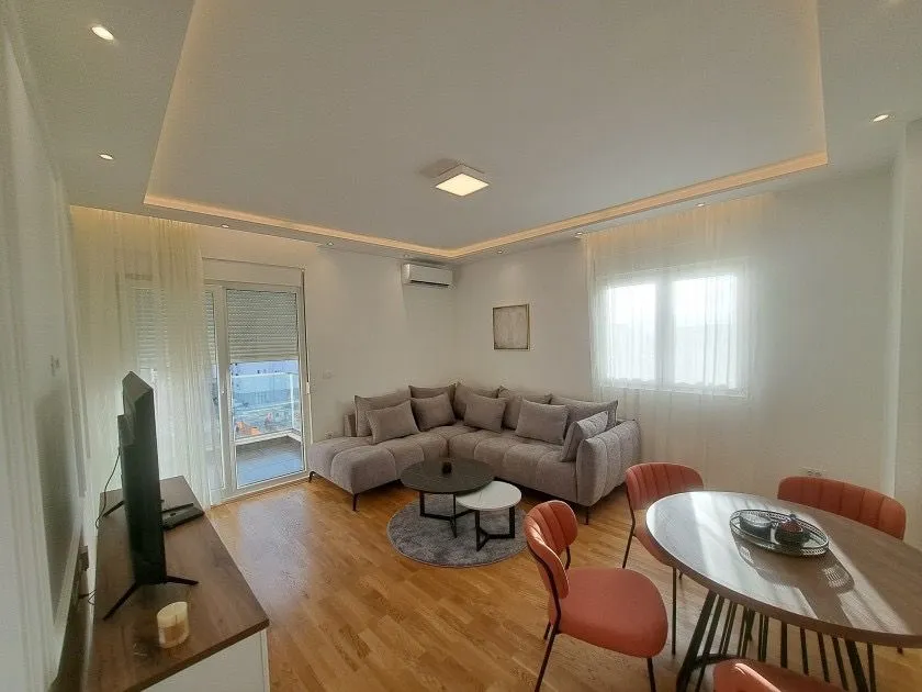 Izdavanje, jednosoban stan, 60m², Stari Aerodrom, Podgorica