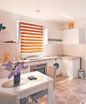 Rent, one bedroom apartment, 50m², Radanovići, Kotor - image 5