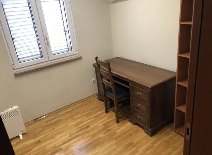 Izdavanje, kuća, 220m², Konik, Podgorica
