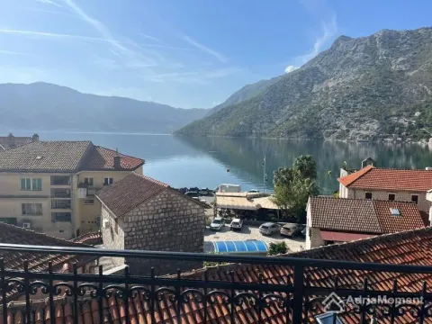 Sale, house, 220m², Risan, Kotor