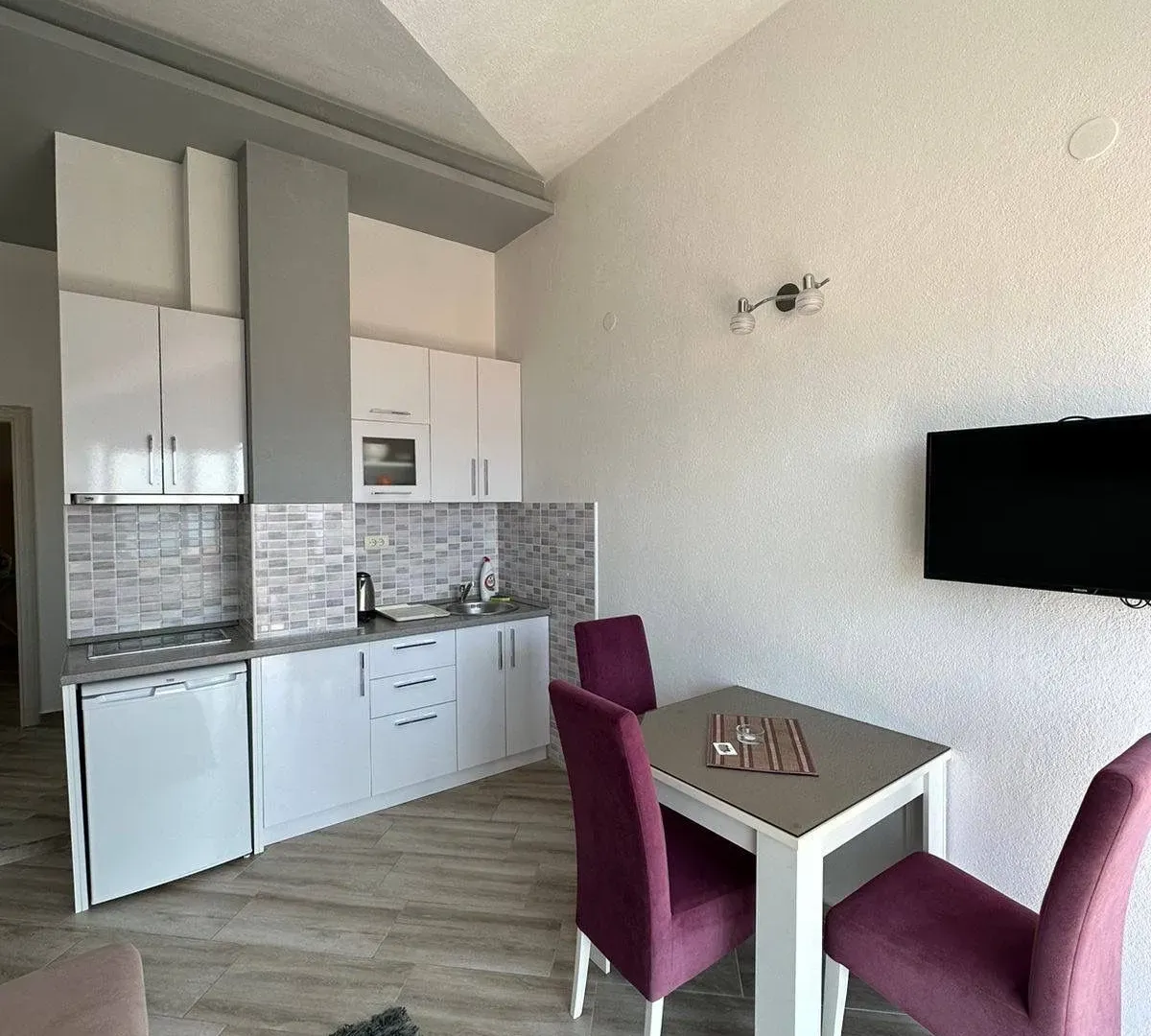 Rent, one bedroom apartment, 40m², Mažina, Tivat