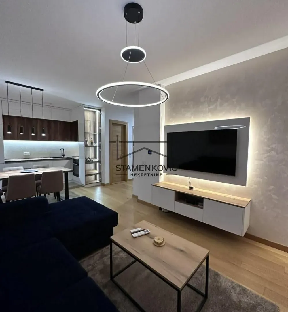 Izdavanje, dvosoban stan, 65m², Centar, Novi Sad