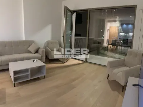 Izdavanje, trosoban stan, 86m², Savski Venac, Beograd - image 17