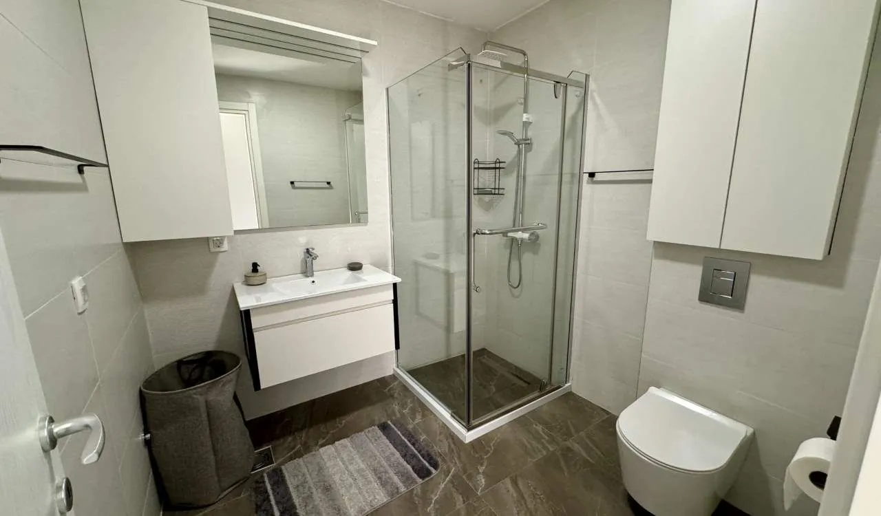 Izdavanje, dvosoban stan, 91m², Opatovo, Tivat