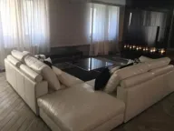 Izdavanje, trosoban stan, 240m², Kalenić Pijaca, Vračar Sve Podlokacije - image 2