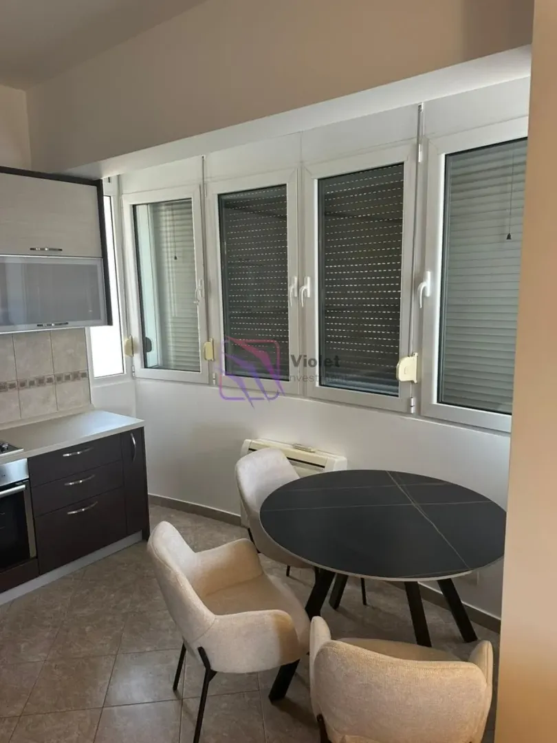 Kitchen with a dining area and large windows.