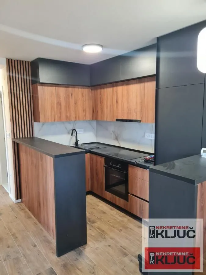 Izdavanje, trosoban stan, 80m², Veternik, Novi Sad Sve Podlokacije