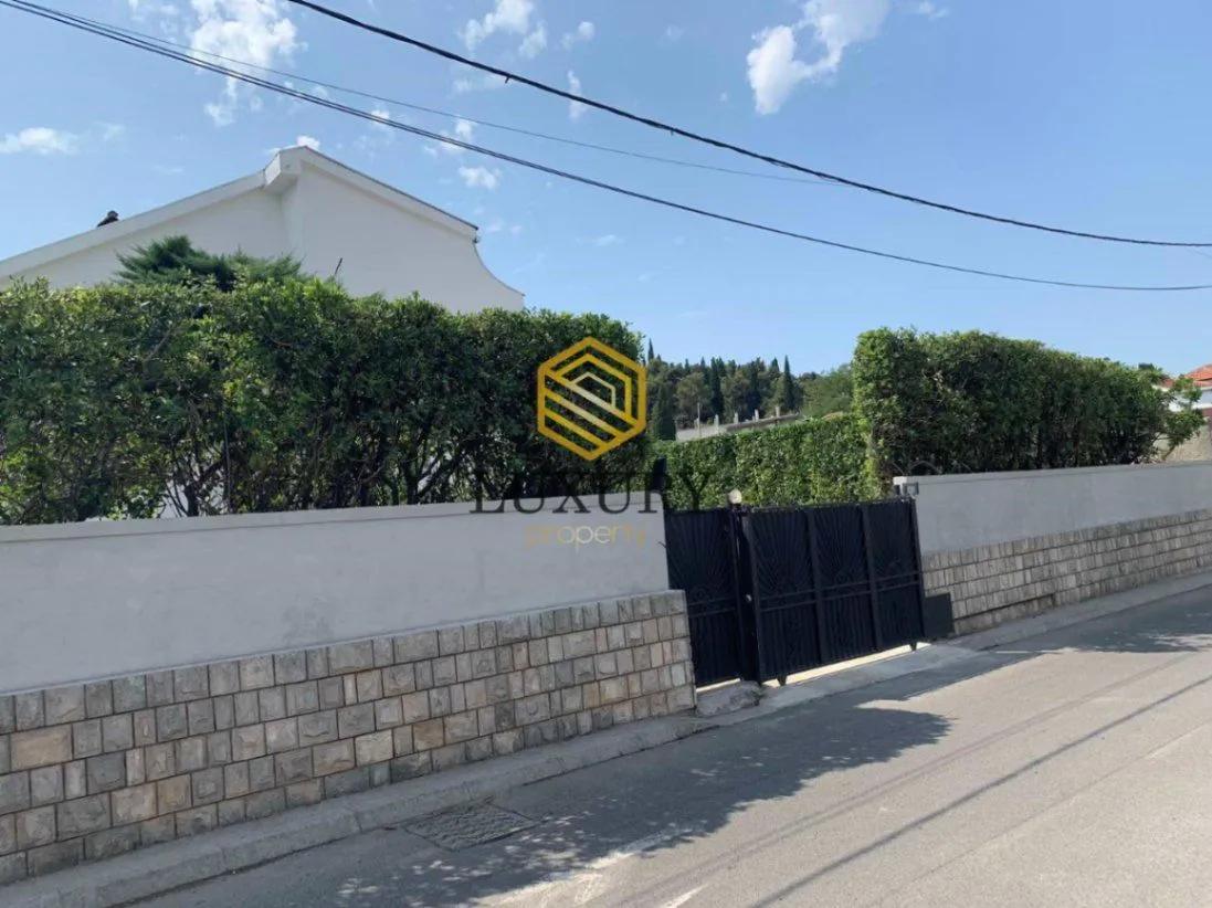 Rent, house, 250m², Zagorič, Podgorica