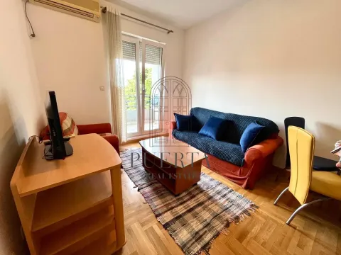 Izdavanje, jednosoban stan, 37m², Stari Aerodrom, Podgorica - image 1