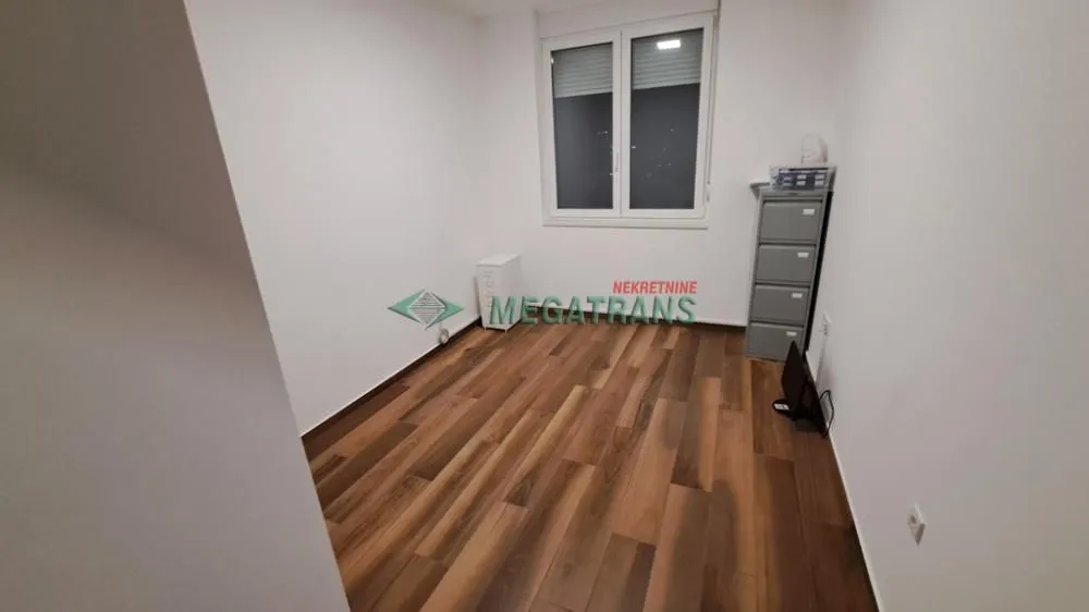 Izdavanje, četvorosoban stan, 100m², Novi Sad Sve Podlokacije, Novi Sad