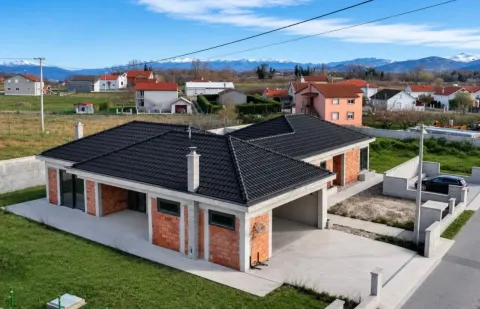 Kuća in Donji Kokoti