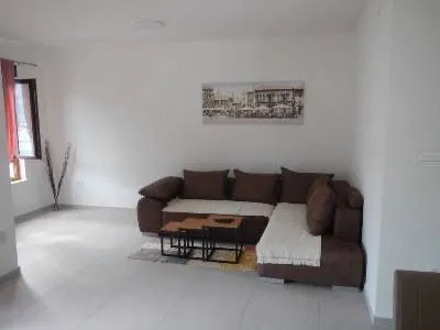 Izdavanje, dvosoban stan, 85m², Dobrota, Kotor - image 7