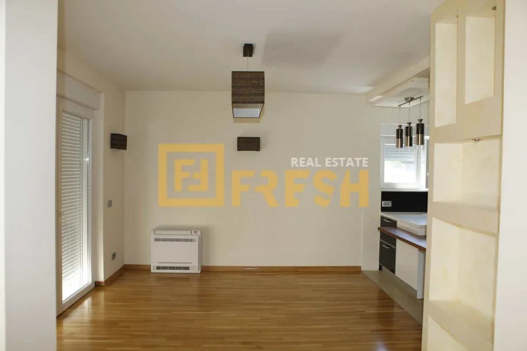 Prodaja, kuća, 304m², Kokoti, Podgorica