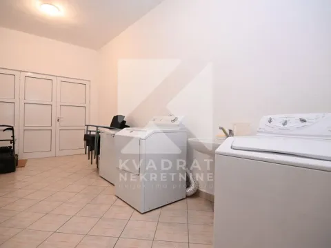 Rent, house, 400m², Zlatica, Podgorica - image 35