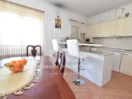 Izdavanje, kuća, 500m², Tološi, Podgorica - image 34