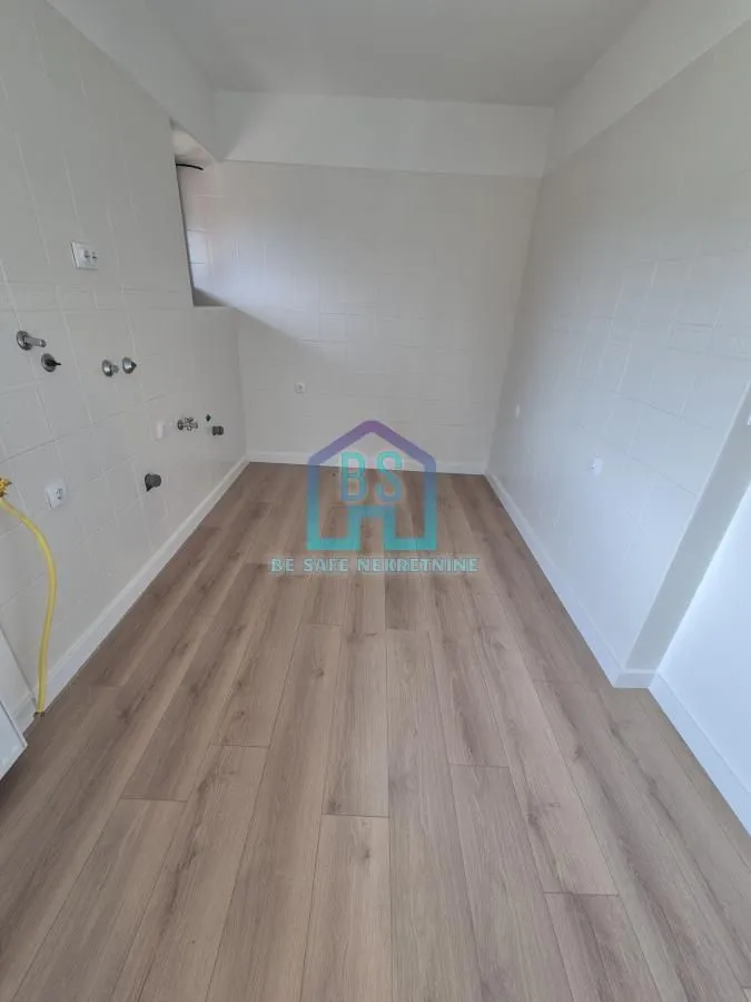 Prodaja, trosoban stan, 74m², Petrovaradin, Novi Sad
