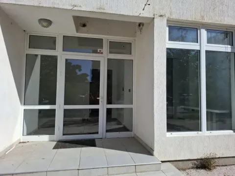 Prodaja, poslovni prostor, 73m², Bar, Crna Gora