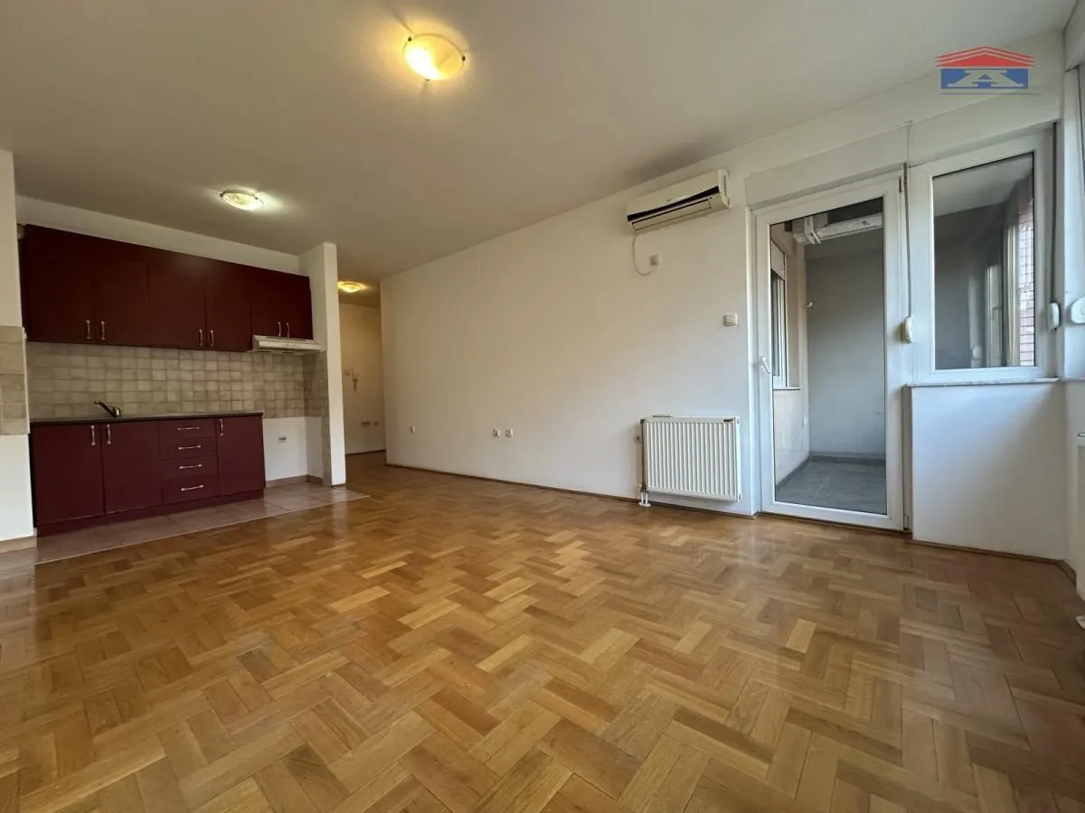 Izdavanje, jednosoban stan, 45m², Grbavica, Novi Sad Sve Podlokacije